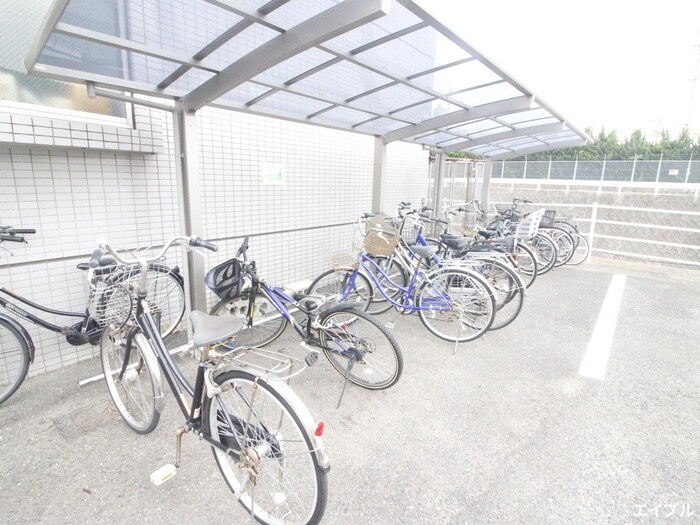 物件外観写真4　(駐輪場)