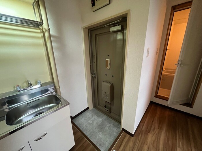 物件内観写真9　(玄関)