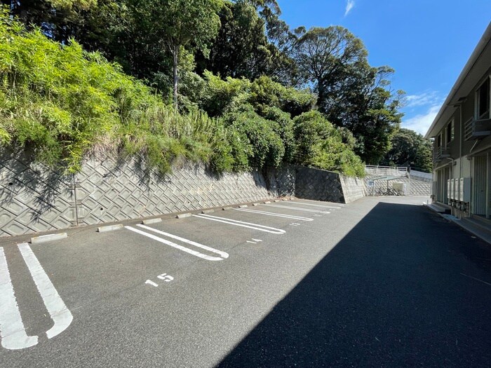 物件外観写真2　(駐車場)