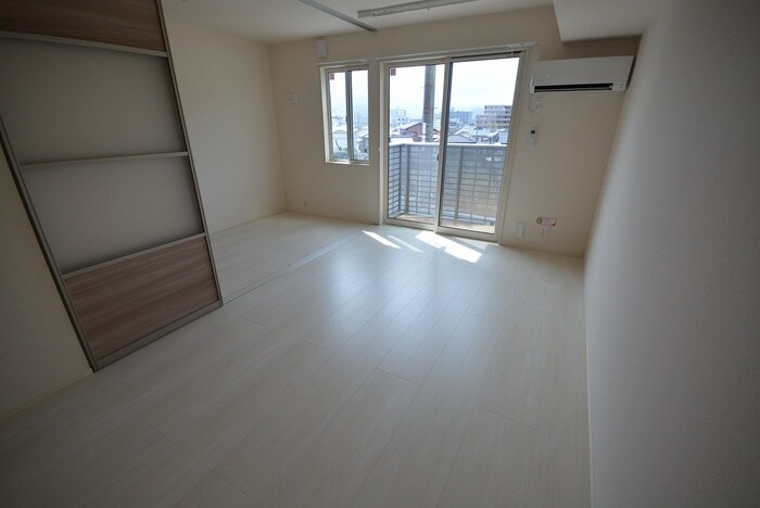 物件内観写真4　(居室)