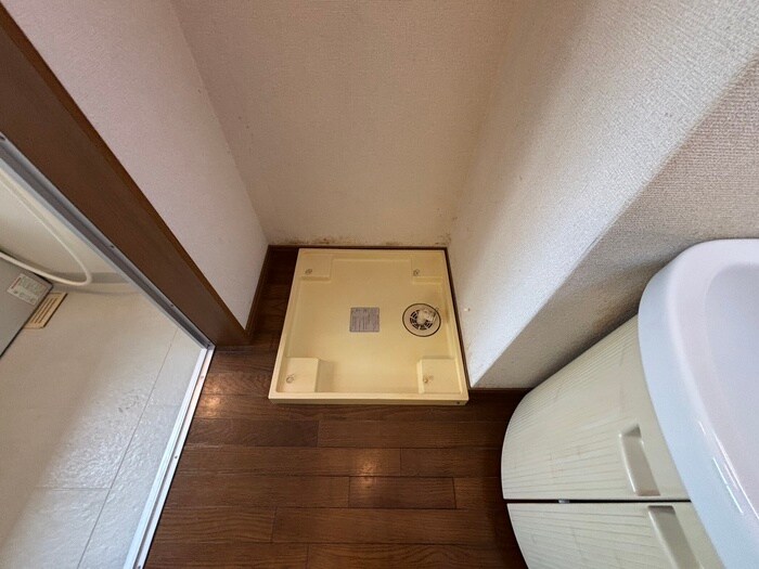 物件内観写真12　(洗濯機置場)