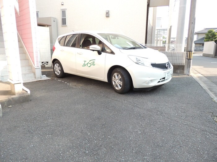 物件外観写真3　(駐車場)