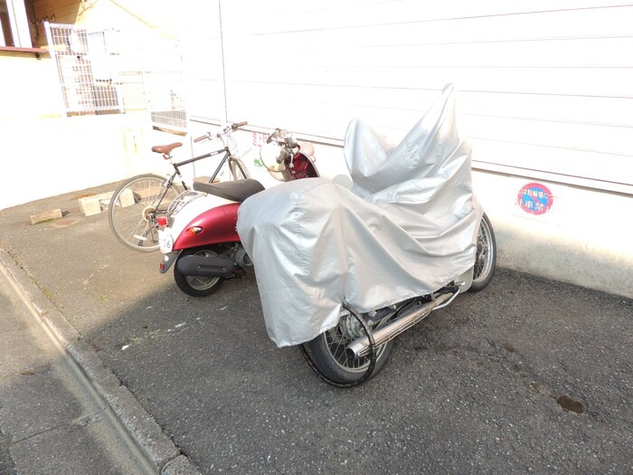 物件外観写真4　(駐輪場)