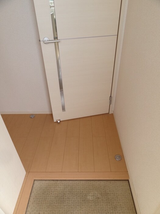 物件内観写真9　(玄関)
