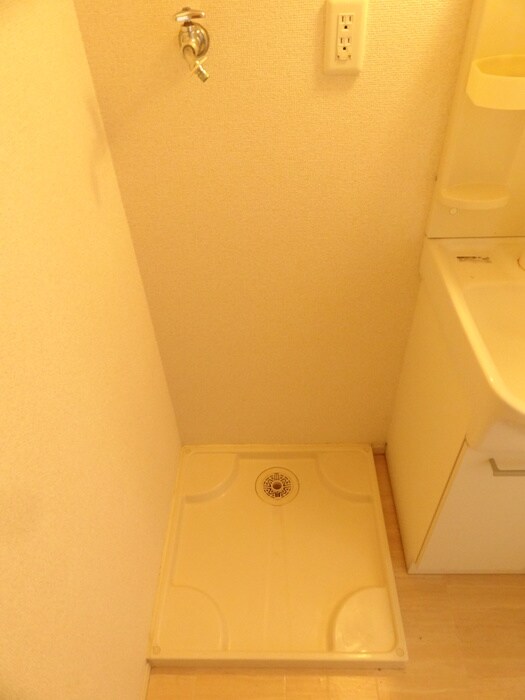 物件内観写真13　(洗濯機置場)