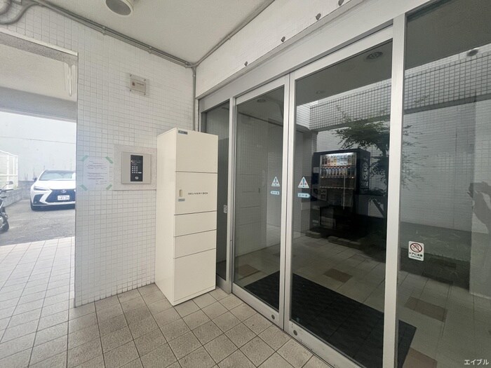 物件外観写真6　(エントランス部分)