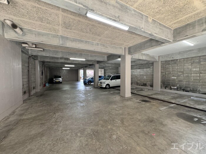 物件外観写真4　(駐車場)
