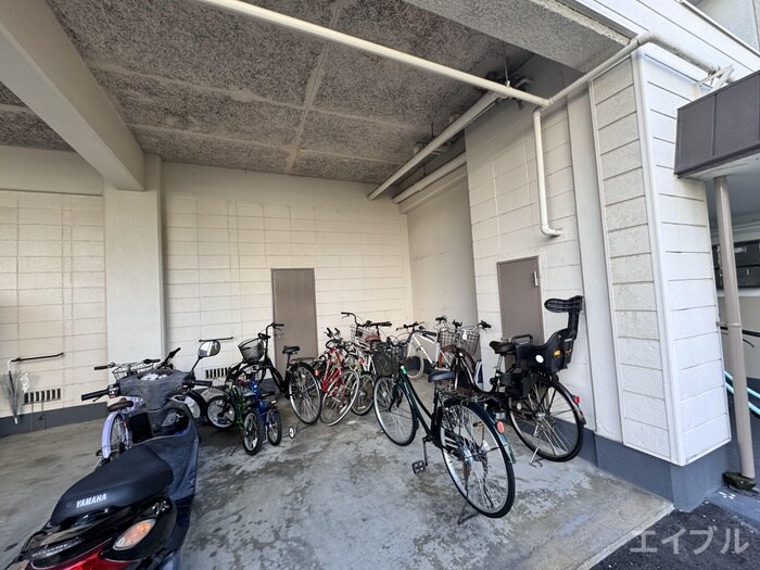 物件外観写真5　(駐輪場)