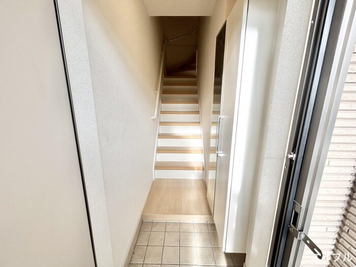 物件内観写真13　(玄関)