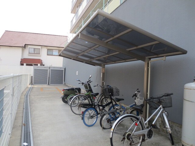 物件外観写真3　(駐輪場)