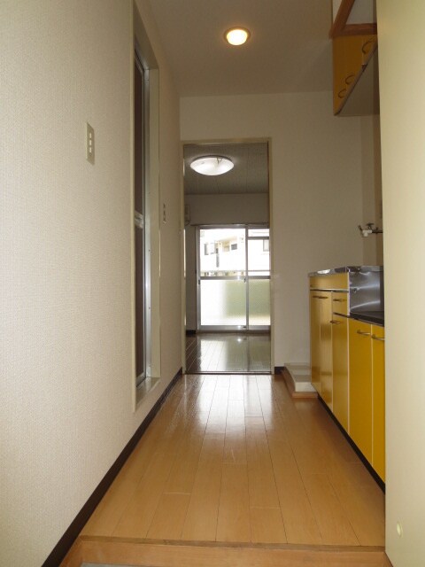 物件内観写真13　(玄関)