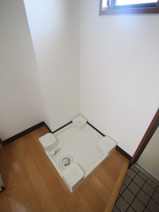 物件内観写真10　(洗濯機置場)