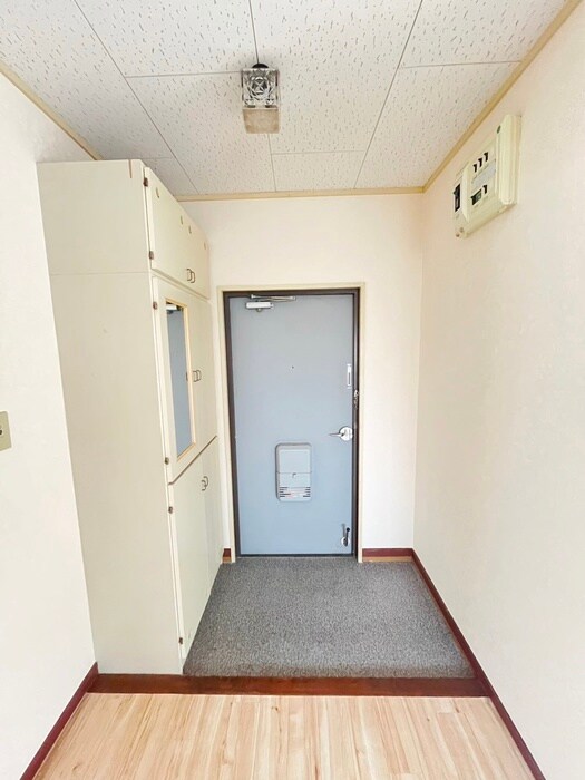 物件内観写真9　(玄関)
