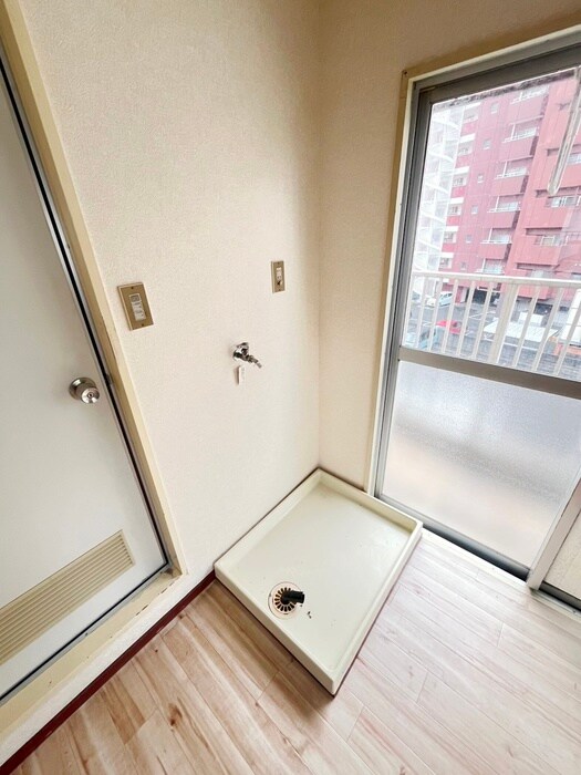 物件内観写真10　(洗濯機置場)