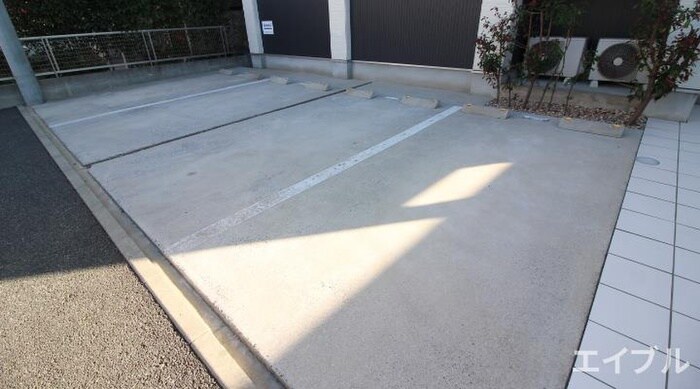 物件外観写真5　(駐車場)