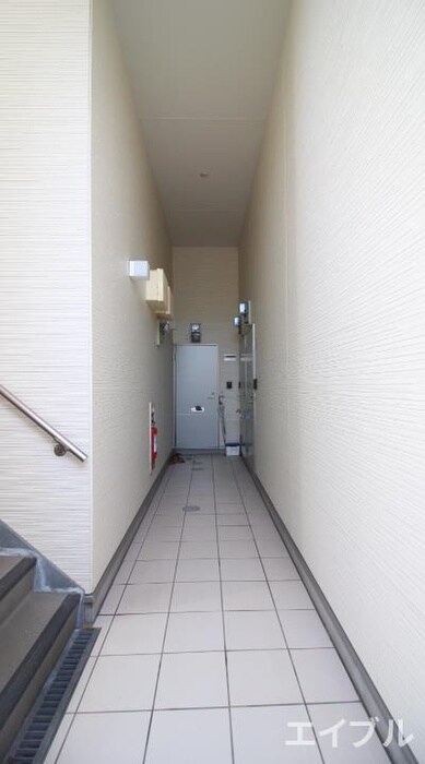 物件外観写真6　(エントランス部分)