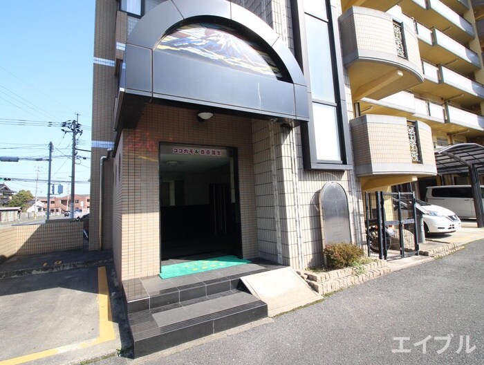 物件外観写真2　(エントランス部分)