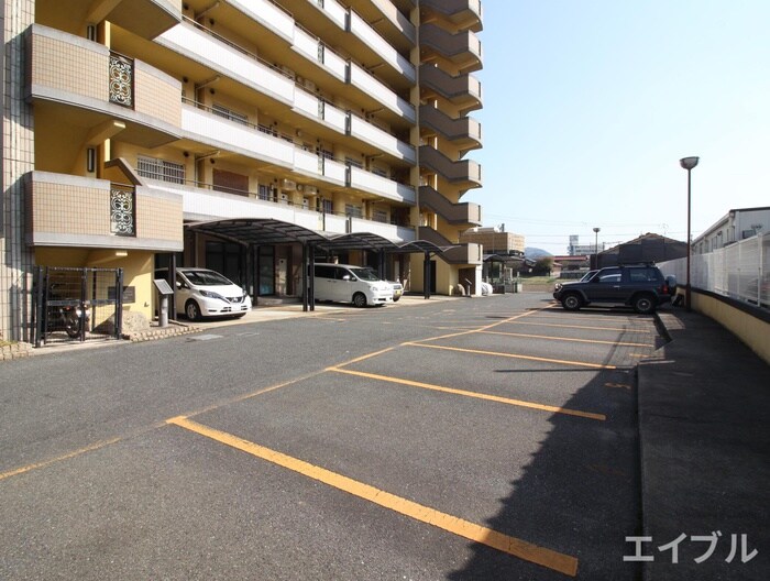 物件外観写真4　(駐車場)