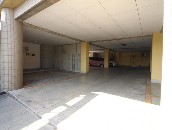 物件外観写真5　(駐車場)