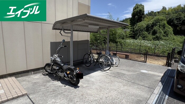 物件外観写真3　(駐輪場)