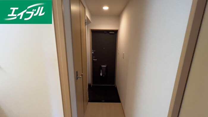 物件内観写真13　(玄関)
