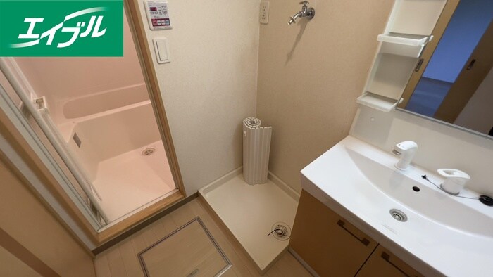 物件内観写真15　(洗濯機置場)