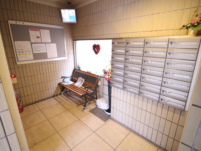 物件外観写真3　(エントランス部分)