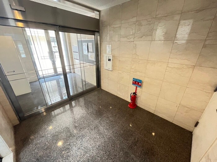 物件外観写真4　(エントランス部分)