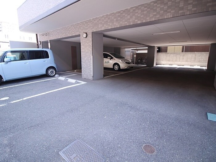 物件外観写真5　(駐車場)