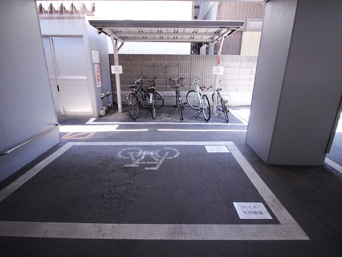 物件外観写真6　(駐輪場)