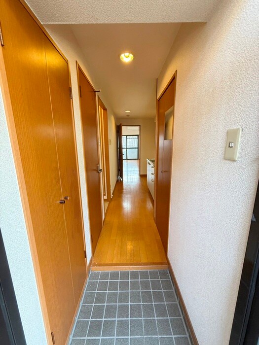 物件内観写真16　(玄関)