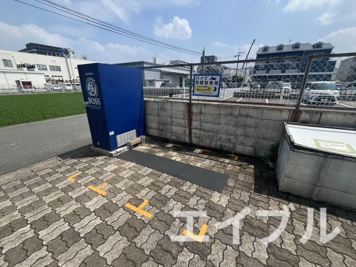 物件外観写真4　(バイク置き場)
