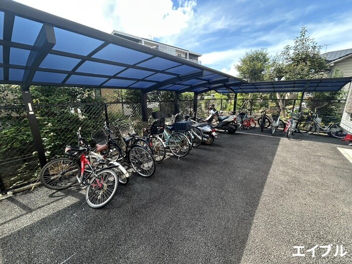 物件外観写真4　(駐輪場)