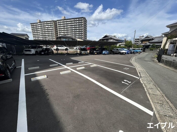 物件外観写真6　(駐車場)