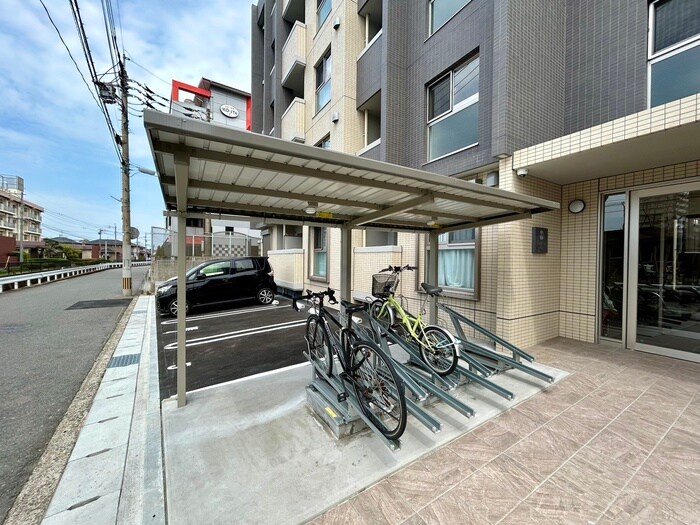 物件外観写真4　(駐輪場)