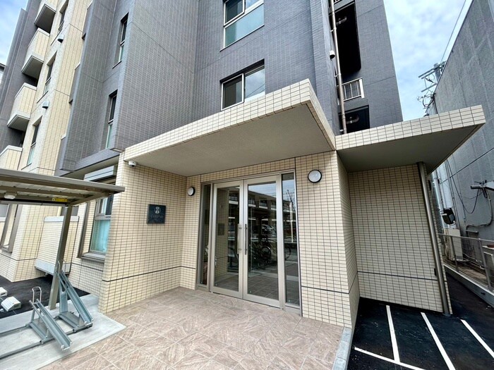 物件外観写真5　(エントランス部分)