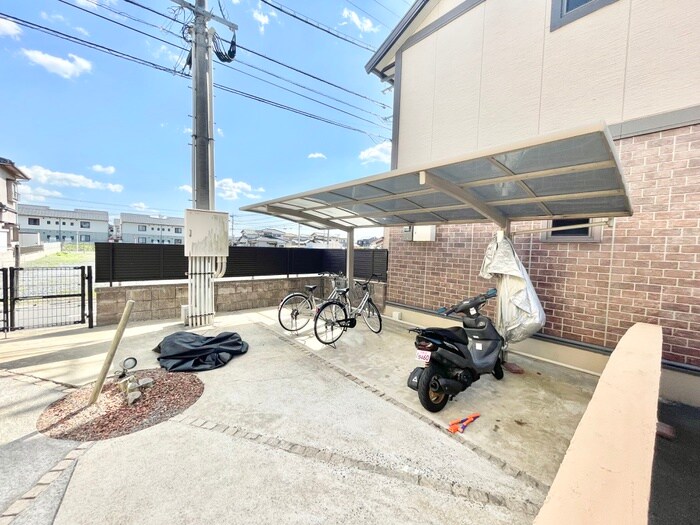 物件外観写真3　(駐輪場)