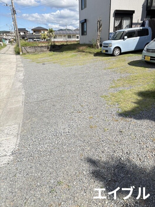 物件外観写真5　(駐車場)