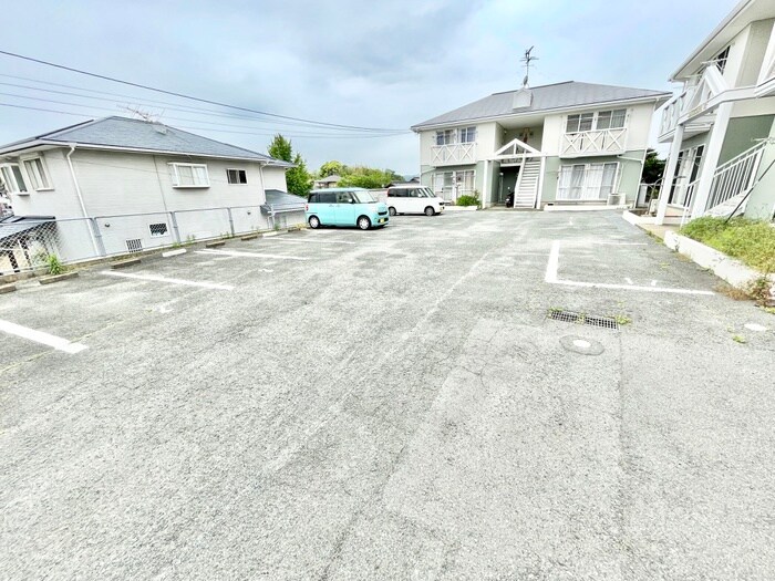 物件外観写真2　(駐車場)