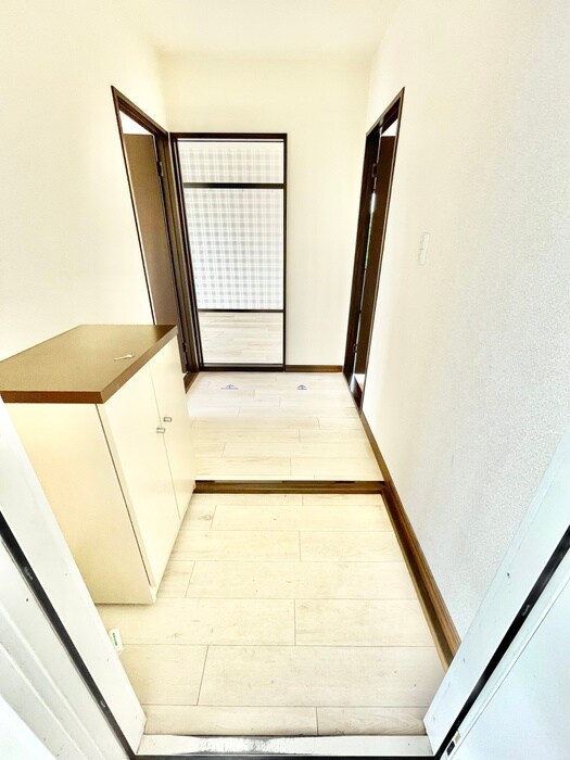 物件内観写真10　(玄関)