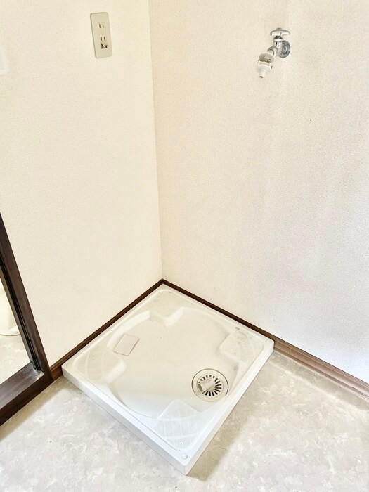 物件内観写真14　(洗濯機置場)