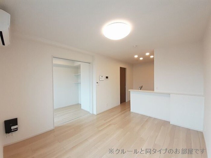 物件内観写真2　(居室)