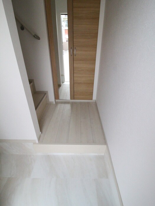 物件内観写真9　(玄関)