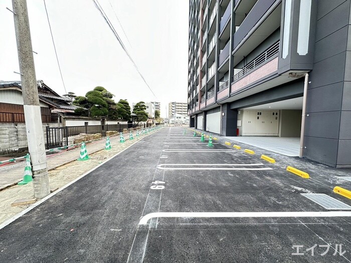 物件外観写真5　(駐車場)