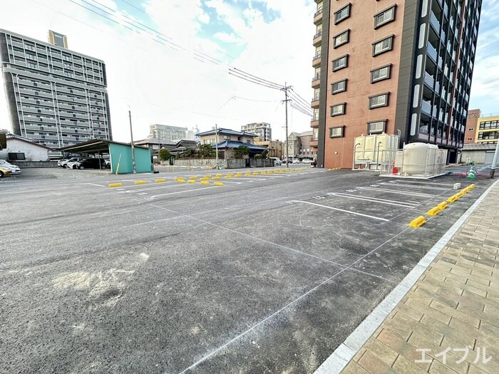 物件外観写真6　(駐車場)