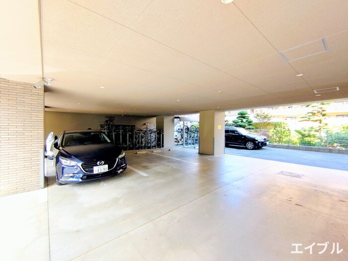 物件外観写真4　(駐車場)