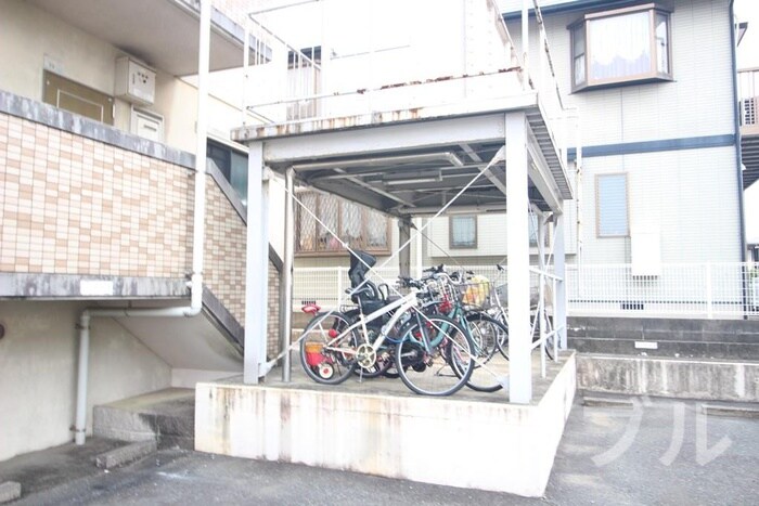 物件外観写真4　(駐輪場)