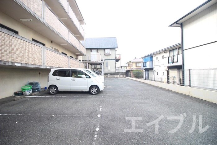 物件外観写真5　(駐車場)