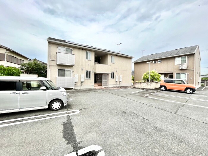 物件外観写真4　(駐車場)