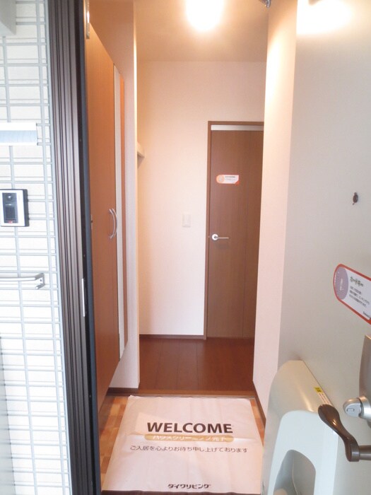 物件内観写真12　(玄関)